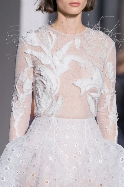 Look 75